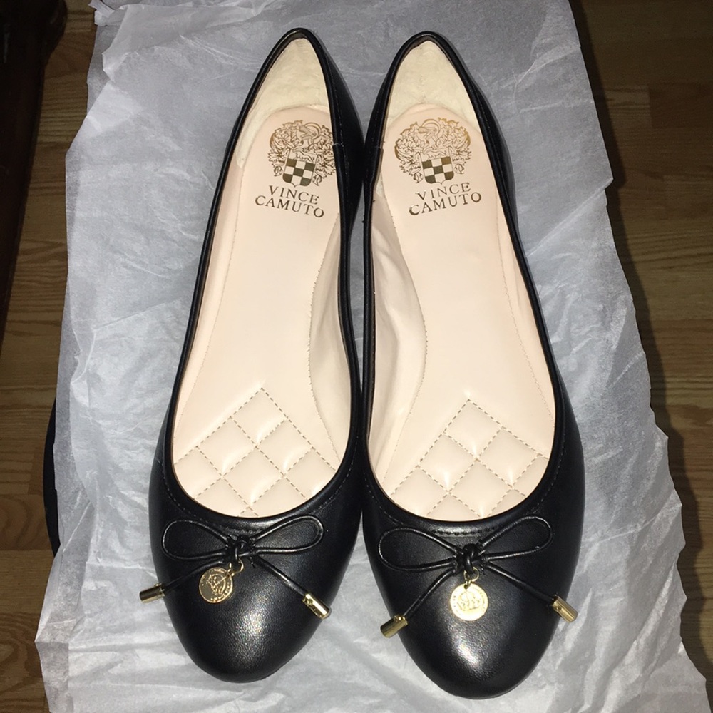 ⛔️SOLD⛔️Used one time Vince Camuto black flats size 10
